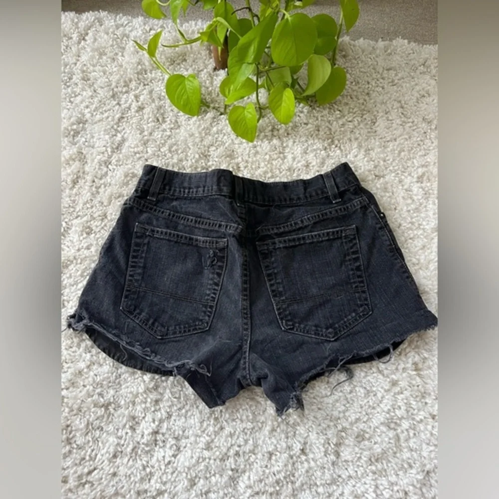 Women’s Old Navy Black Denim Distressed Shorts - Picture 3 of 3